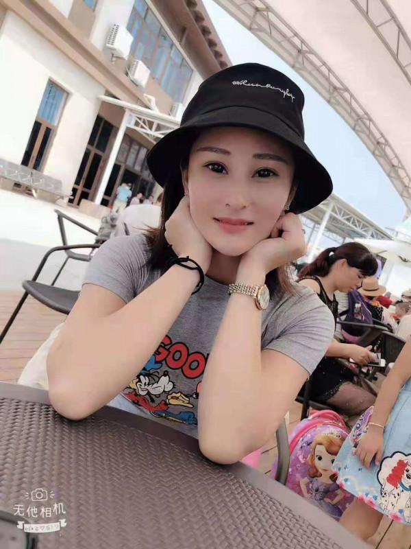 肤白貌美小姐姐